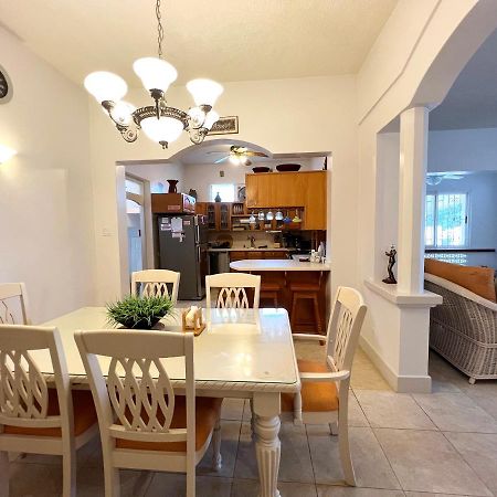 Welcome To The Unpretentious And Breezy Graceville, Steps Away From The Beach Saint James Exterior foto