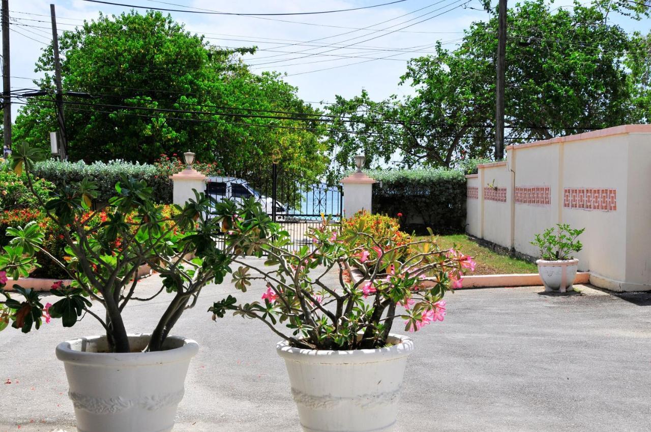 Welcome To The Unpretentious And Breezy Graceville, Steps Away From The Beach Saint James Exterior foto