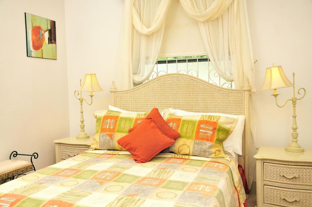 Welcome To The Unpretentious And Breezy Graceville, Steps Away From The Beach Saint James Exterior foto