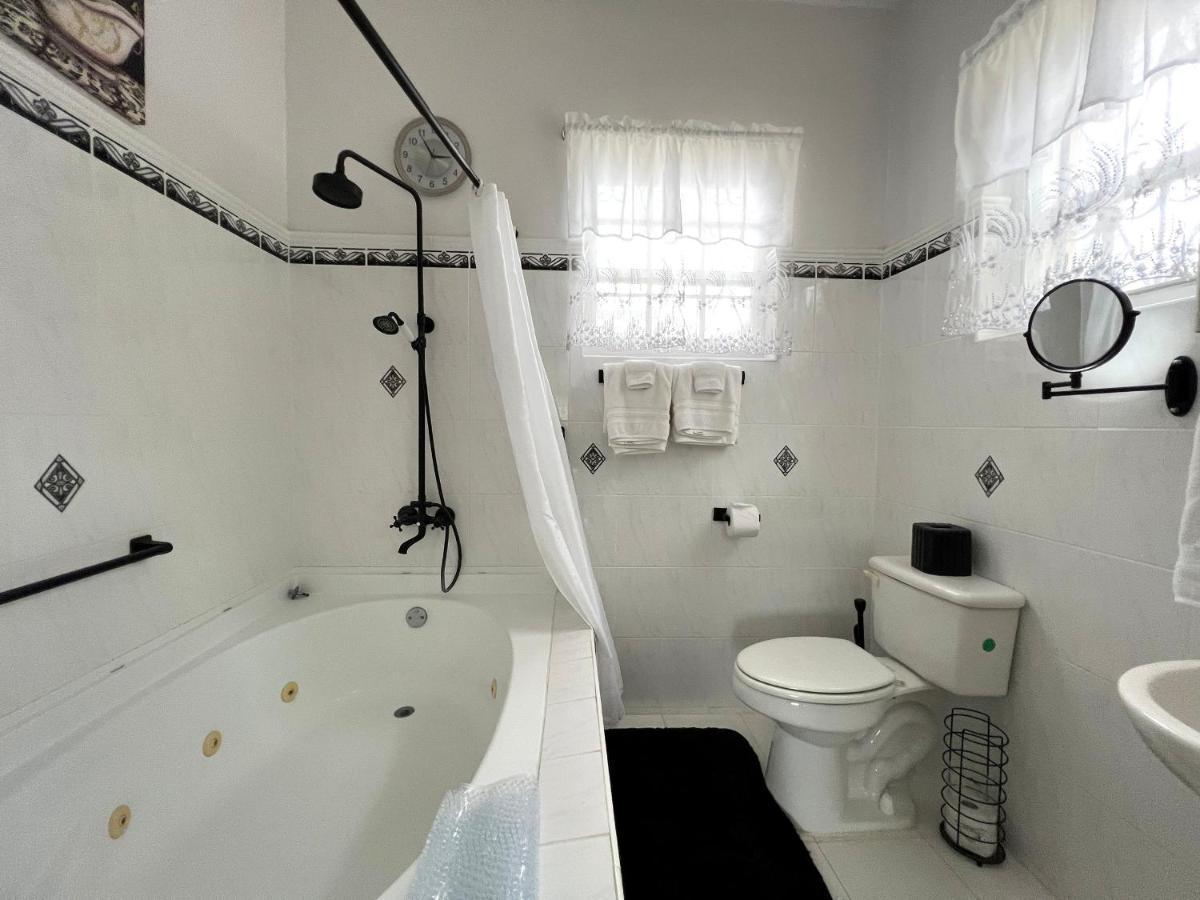 Welcome To The Unpretentious And Breezy Graceville, Steps Away From The Beach Saint James Exterior foto